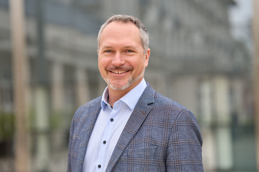 Bodo Hubl (Chief Commercial Officer)